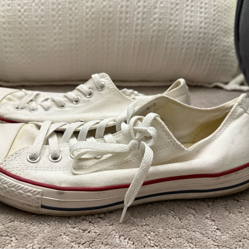 Men’s Size 10 Converse Chuck Sneakers